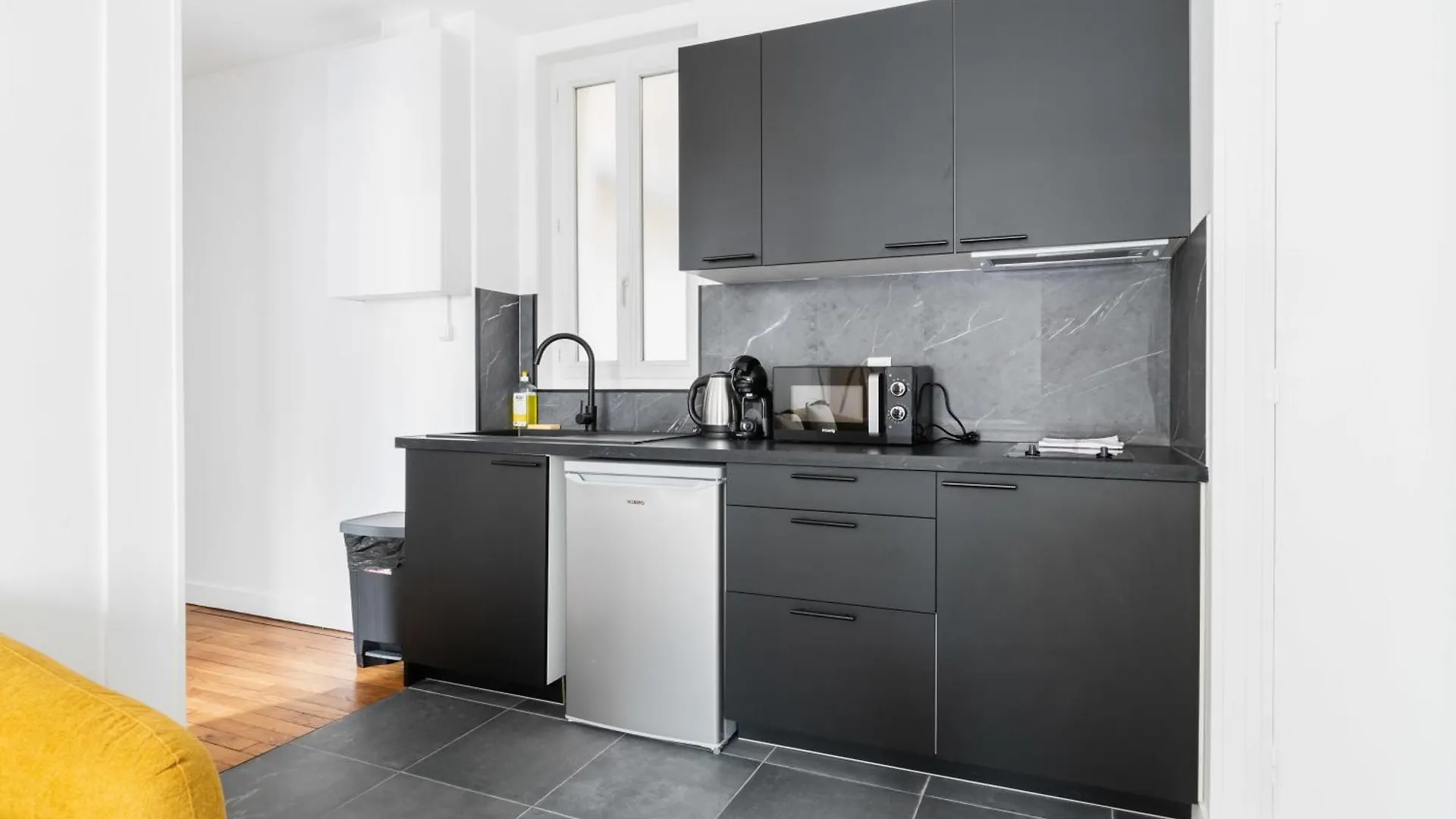 2 Pieces Refait Neuf Centre Paris - Paris 19 - 4P - Flat-Guest Apartment 0*,  France